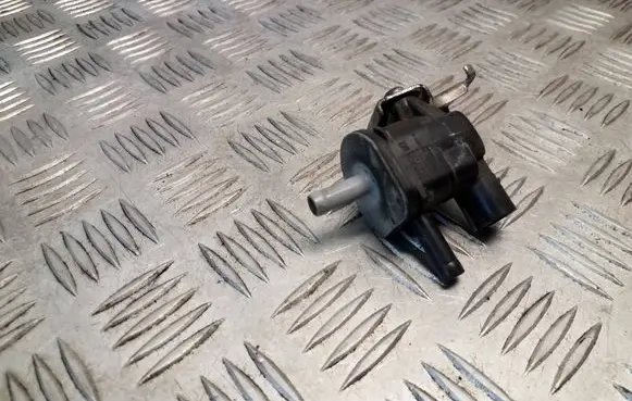 Toyota Auris E180 Vacuum valve 9091012276