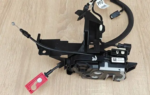 Volkswagen Amarok II Front door lock N1WAE21812PG