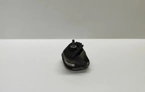 BMW 5 E60 E61 Engine mount bracket 6769874 676987402 15934612