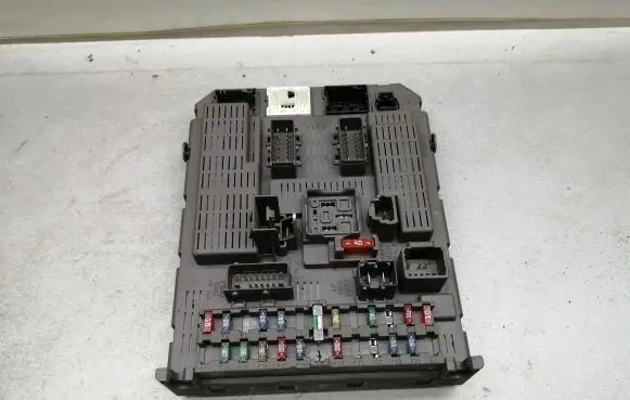 Peugeot 807 Fuse module 9645439480