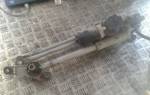 Honda FR-V Front wiper linkage and motor