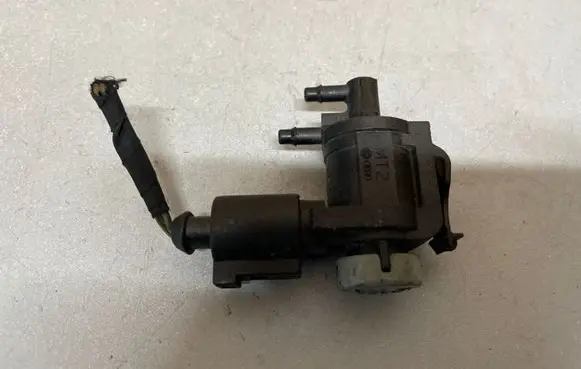 Volkswagen Tiguan Turbo solenoid valve 1K0906283A