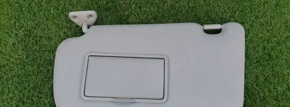 Nissan Leaf I (ZE0) Sun visor