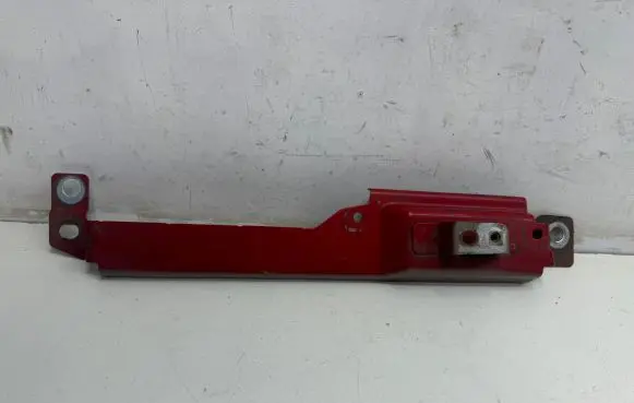 Volvo XC60 Fender mounting bracket 31424580