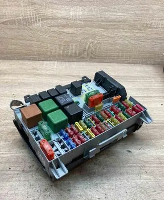 Opel Vectra B Fuse module 09152787 90583459 573