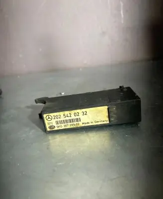 Mercedes-Benz C W203 Other control units/modules 2025420232 5KG00709902