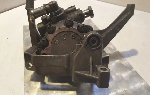 Audi A6 S6 C5 4B Power steering pump