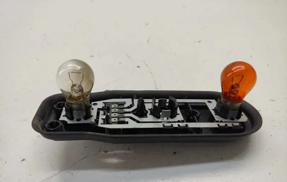 BMW 5 E39 Tail light bulb cover holder 8371324