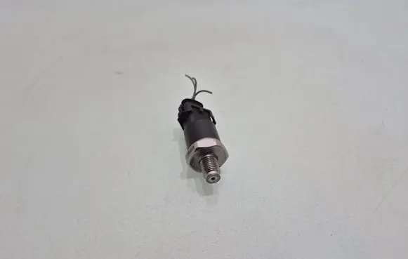 Land Rover Freelander Fuel pressure sensor 68311003186 0281002475