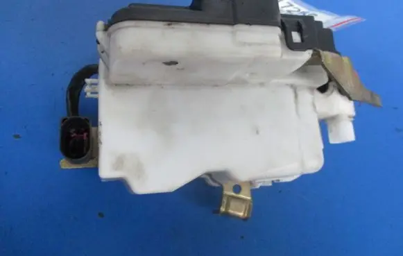 Seat Ibiza II (6k) Front door lock