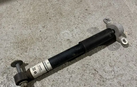 Chrysler Pacifica Rear shock absorber/damper 68281269AG