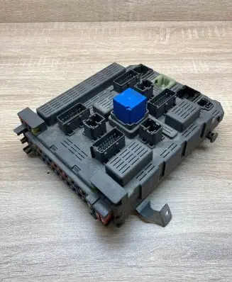 Peugeot 607 Fuse module 9640377280