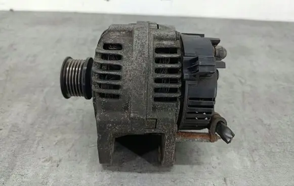 Volkswagen Golf III Generator/alternator VALEO