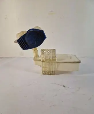 Windshield washer fluid reservoir/tank