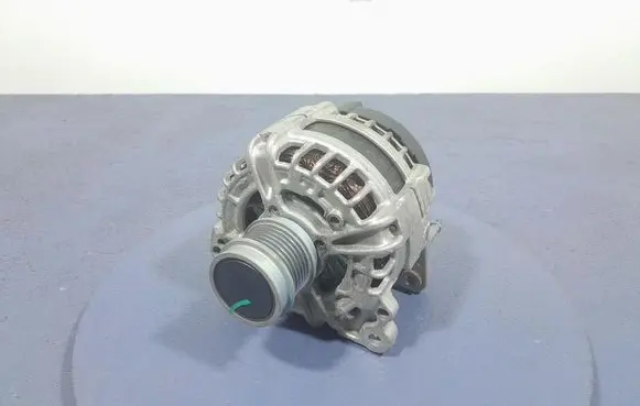 Skoda Octavia 985 Generator/alternator 05L903028H