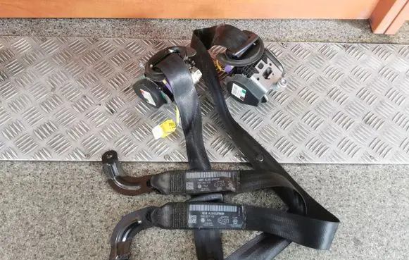 Volkswagen Golf Plus Front seatbelt 5M1857706