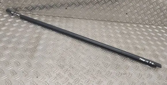 Toyota Prius (XW50) Front door glass trim molding 