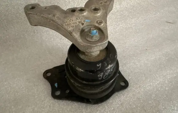 Seat Ibiza III (6L) Engine mount bracket 6Q0199185P