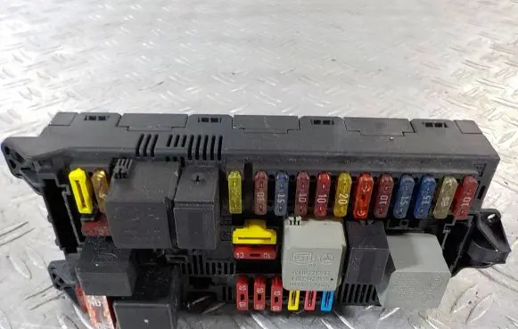 Mercedes-Benz CLS C219 SAM control unit 2115457301