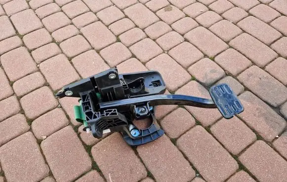 Opel Insignia B Brake pedal bracket assembly 84187599