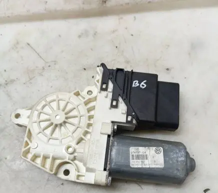Volkswagen PASSAT B6 Rear door window regulator motor 997756102 83025612 7746006002