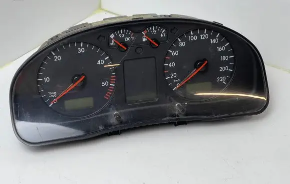 Volkswagen PASSAT B5 Speedometer (instrument cluster) 3B1919860D 03029933327 VWZ7Z0E1262186