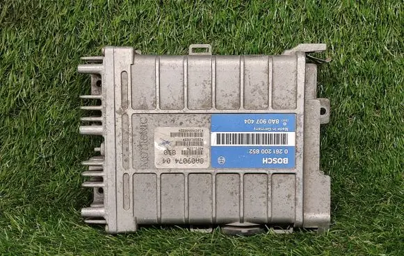 Volkswagen PASSAT B3 Engine control unit/module ECU 8A0907404 0261200852