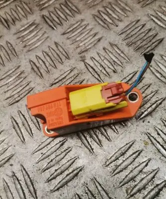 Volkswagen Touran I Airbag deployment crash/impact sensor 1t0909606