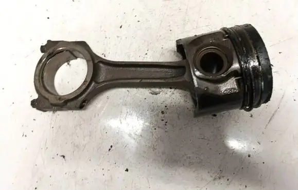 Ford Mondeo Mk III Piston with connecting rod 246558