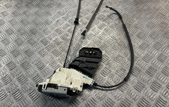 Jeep Cherokee Front door lock P04589916AE J1798 T76KD2586