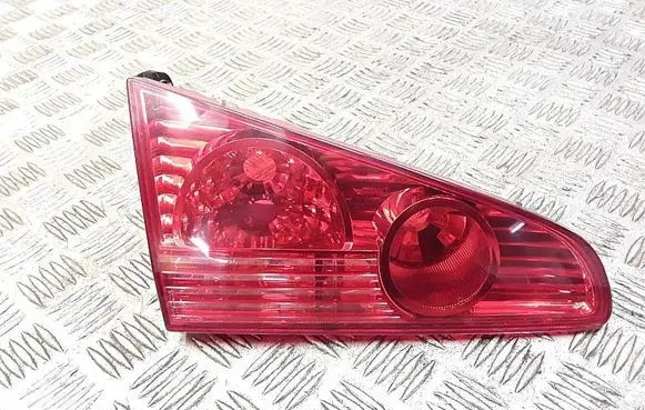 Peugeot 607 Tailgate rear/tail lights