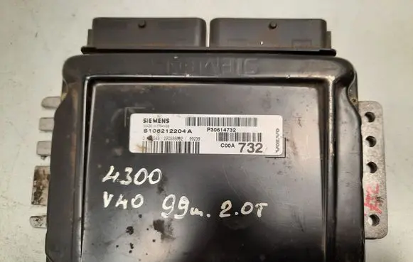 Volvo S40, V40 Engine control unit/module S108212204A P30614732