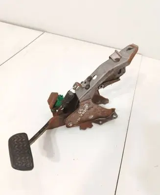 Toyota Sienna XL30 III Brake pedal 