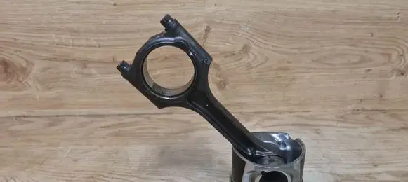 Volvo V60 Piston with connecting rod