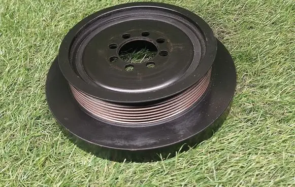 BMW 5 E60 E61 Crankshaft pulley 7573654 757365405