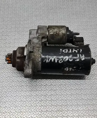 Volkswagen Golf V Starter motor 0001123012