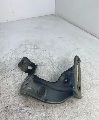 Volkswagen Golf Sportsvan Fender mounting bracket 510821135C