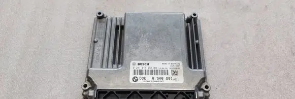 BMW 1 E81 E87 Engine control unit/module 0281016068 8506281