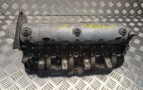 Renault Laguna I Engine head 4954