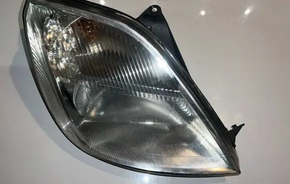 Ford Fiesta Headlight/headlamp NT30N