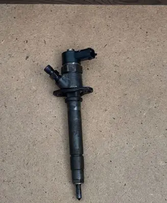 Volvo S80 Fuel injector 8658352