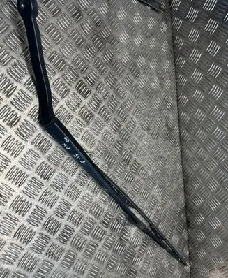 Front wiper blade arm
