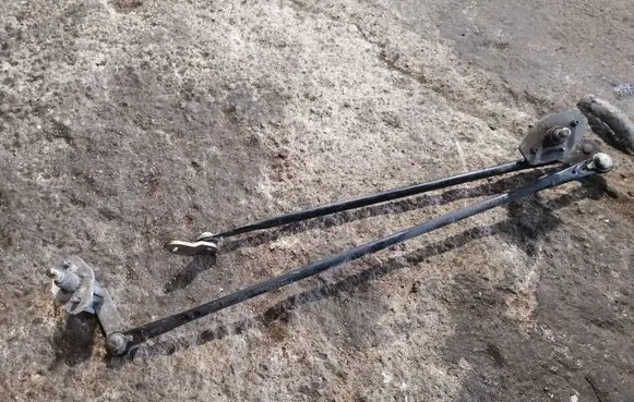 KIA Carnival Front wiper linkage 