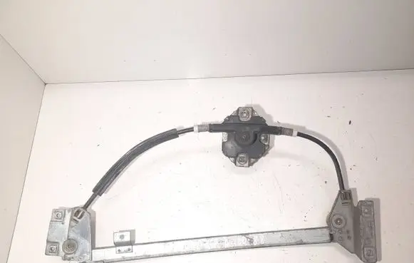 Rear door manual window regulator
