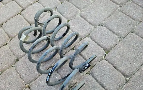 Volkswagen Golf VII Rear coil spring 5Q0511115HL