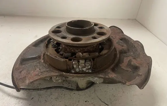 Mercedes-Benz E W211 Rear wheel hub