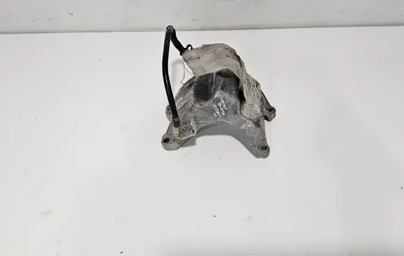 Engine mounting bracket