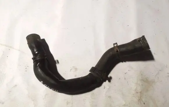 Volkswagen PASSAT B6 Engine coolant pipe/hose