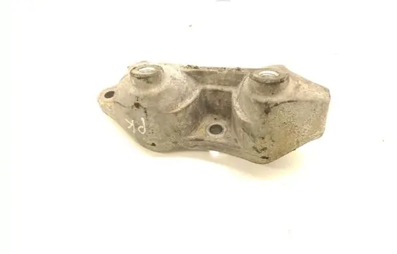 Engine mounting bracket