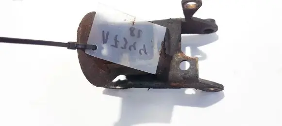 Volkswagen Jetta II Engine mounting bracket